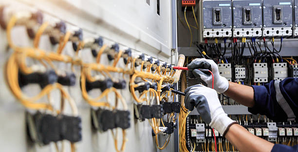 Professional Electrician technician working in Brooklyn, IA